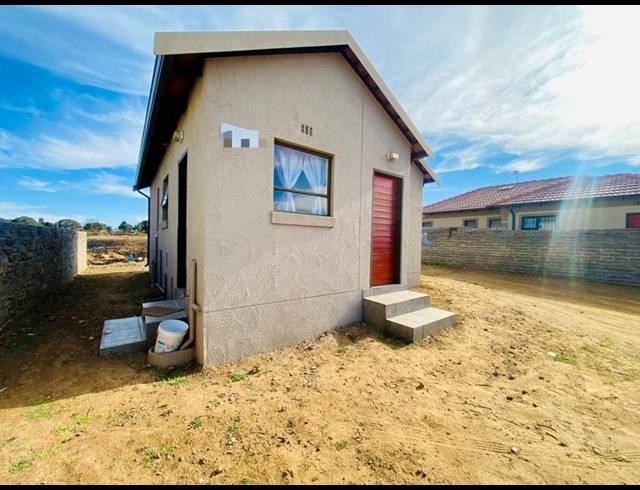 2 BEDROOM HOUSE FOR SALE IN VANDERBIJLPARK CE